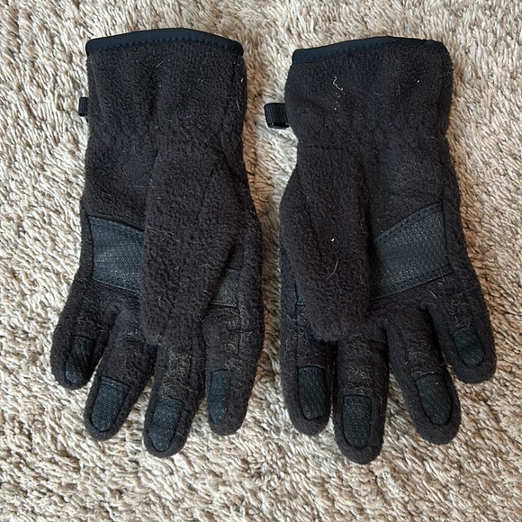 Kids North Face Gloves - Picture 2 of 3